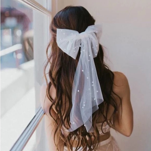 Untamed Petals “Penelope” pearl bow and “Marley” sunglasses bundle - Picture 8 of 10